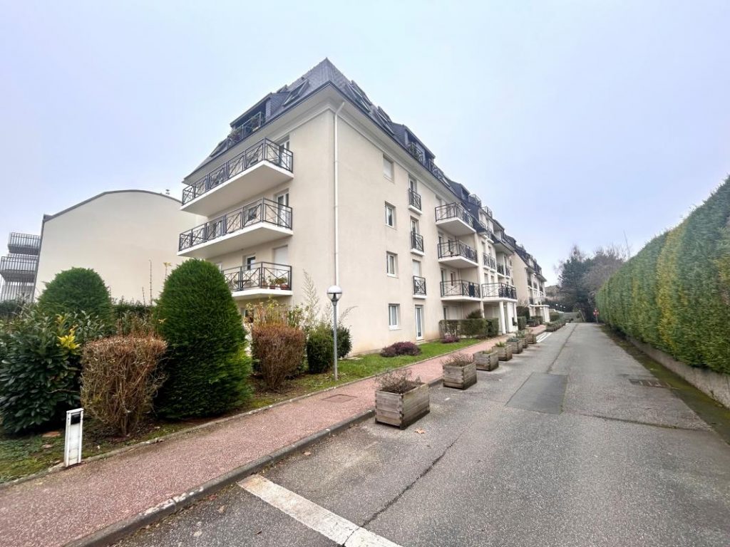 Beau 4 pièces de 101 m² – Terrasse –