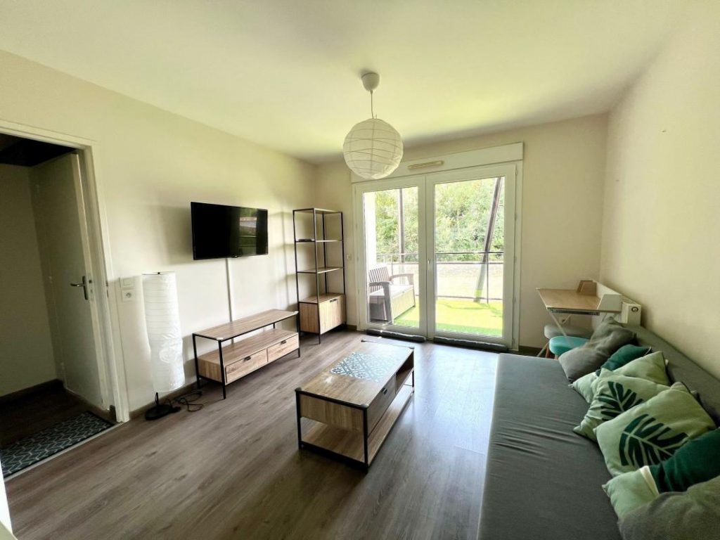 Beau deux pièces MEUBLE – Montmorency – Parking – Balcon