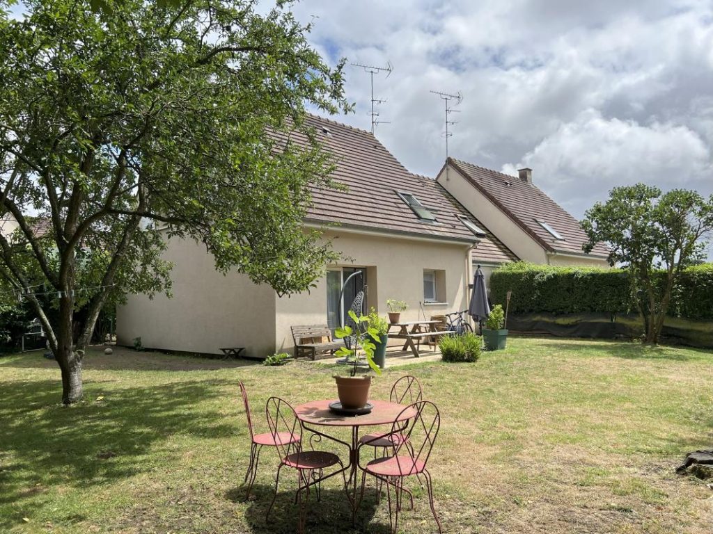 Belle maison avec 5 chambres – Beau Jardin Clos